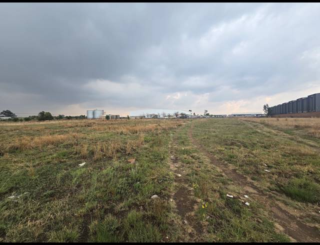 76,400M² VACANT LAND FOR SALE IN APEX